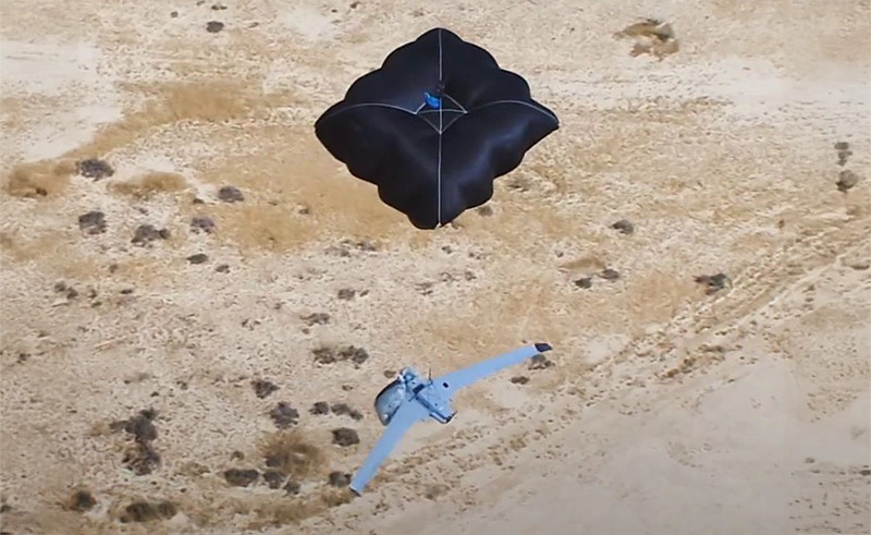 UAV-Fallschirm- und Airbag-Kombination